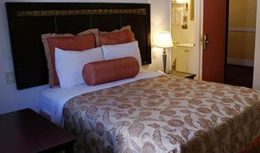 Harborview Inn and Suites - Accessible Queen Room
