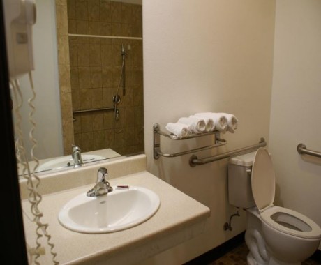 Harborview Inn and Suites - Accessible Private Bathroom