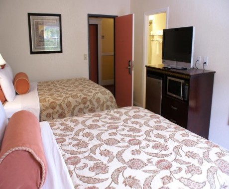Harborview Inn and Suites - 2 Queen Beds