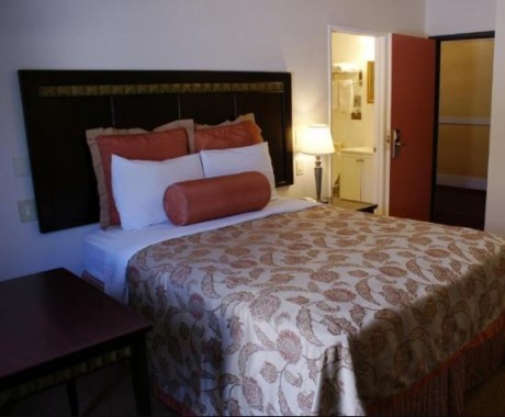 Harborview Inn and Suites - Accessible Queen Room