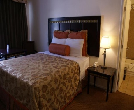 Harborview Inn and Suites - Queen Room